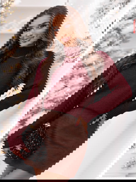 Bordowy sweter z półgolfem...