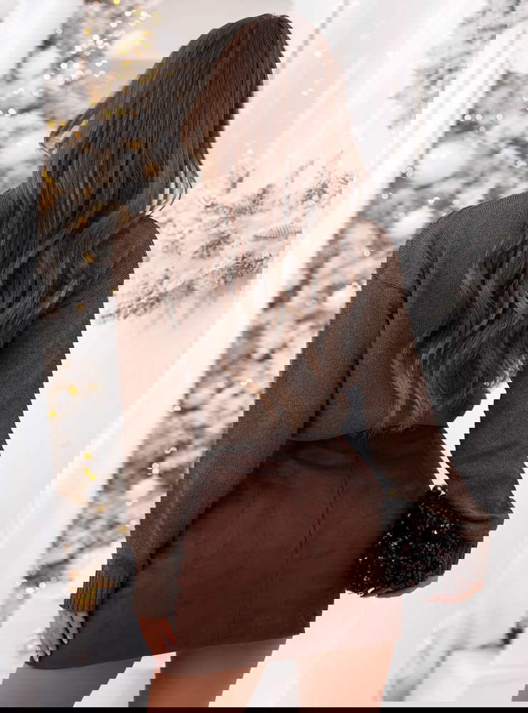 Czekoladowy sweter z półgolfem Philicia