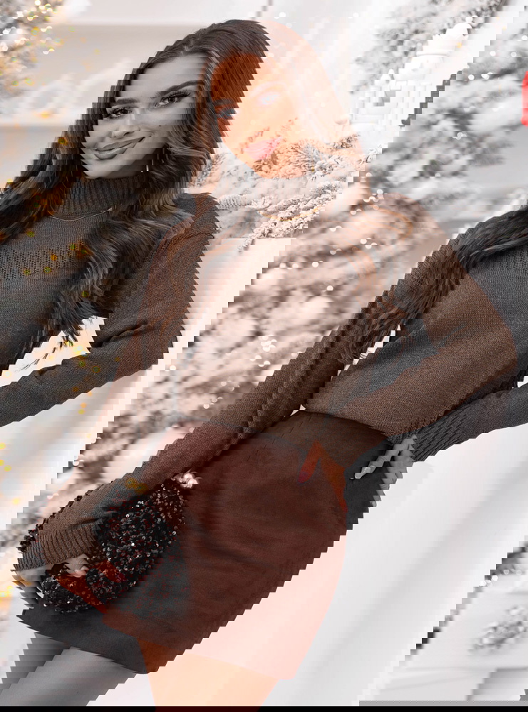 Czekoladowy sweter z półgolfem Philicia