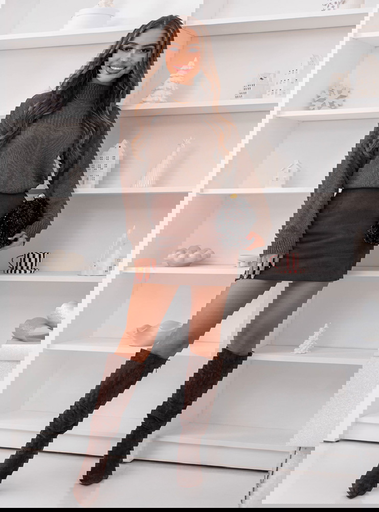 Czekoladowy sweter z półgolfem Philicia