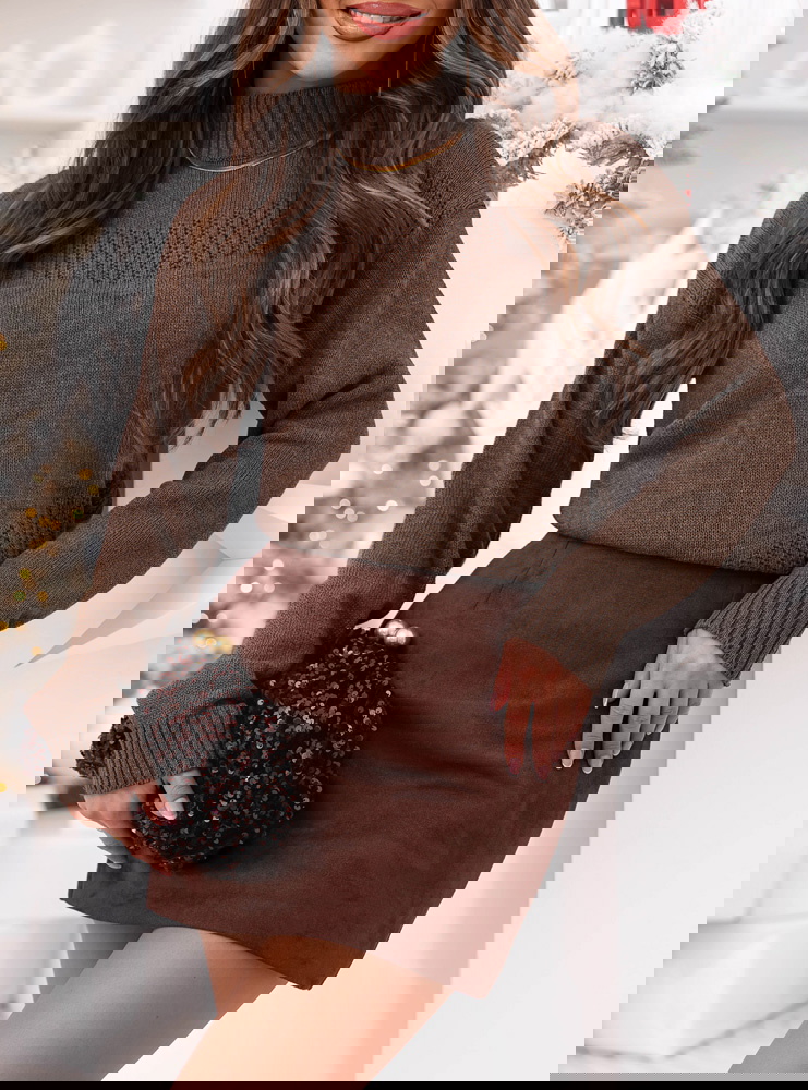 Czekoladowy sweter z półgolfem Philicia