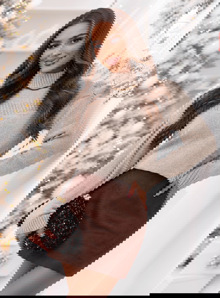 Beżowy sweter z półgolfem Philicia