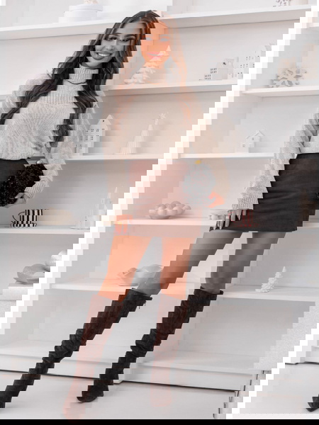 Beżowy sweter z półgolfem... 2