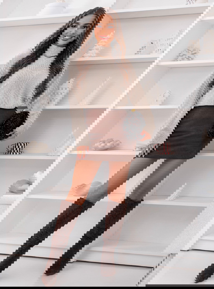 Beżowy sweter z półgolfem Philicia