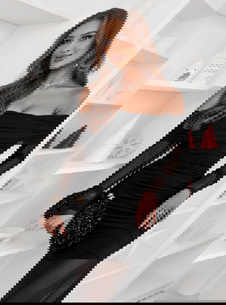 Czarna sukienka na święta typu...