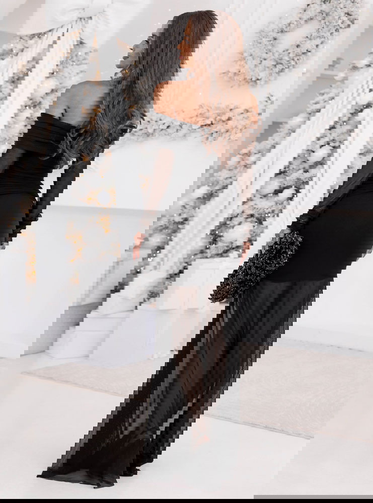 Czarna sukienka na święta typu...