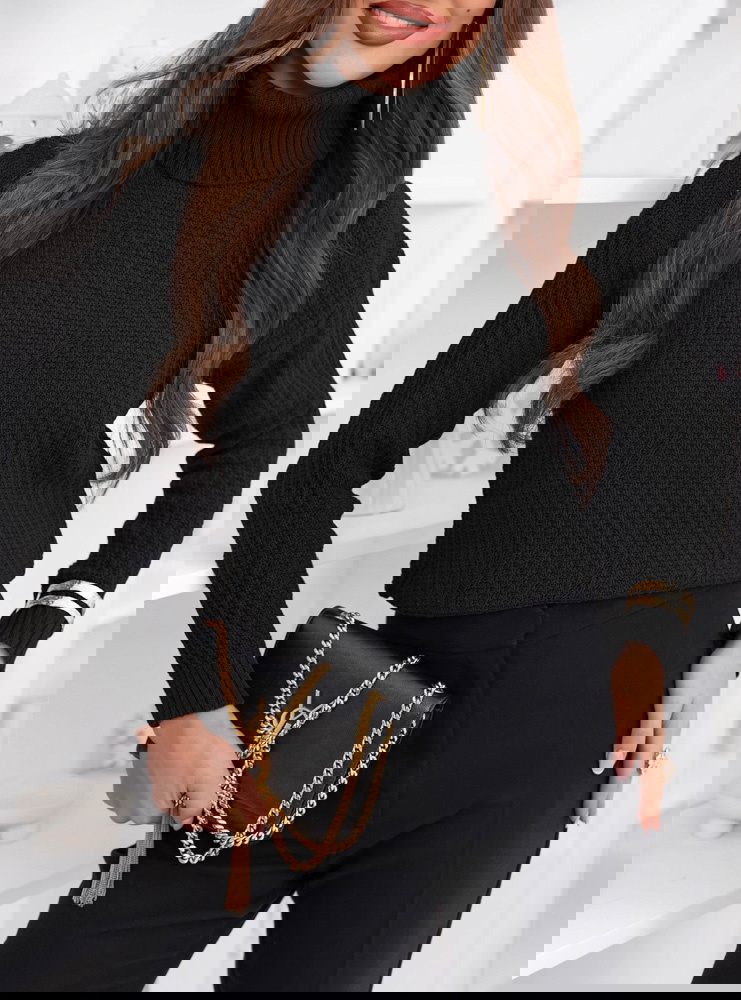 Czarny sweter z golfem Fembie