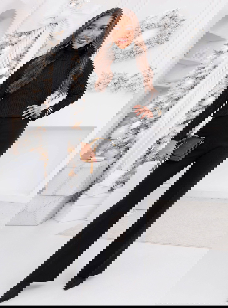 Czarny sweter z golfem Fembie