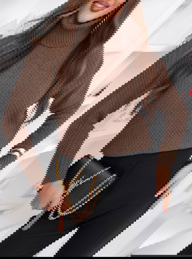 Czekoladowy sweter z golfem Fembie