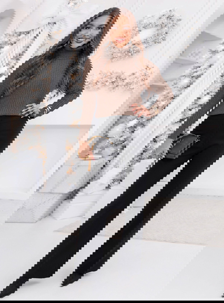 Czekoladowy sweter z golfem Fembie