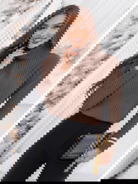 Czekoladowy sweter z golfem...