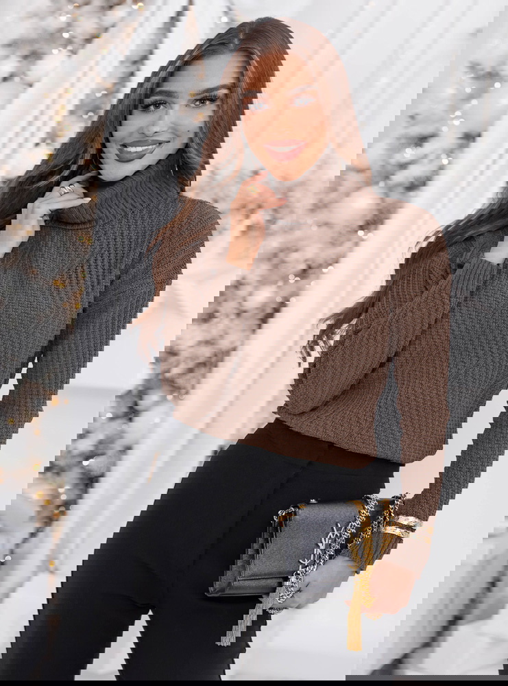 Czekoladowy sweter z golfem Fembie