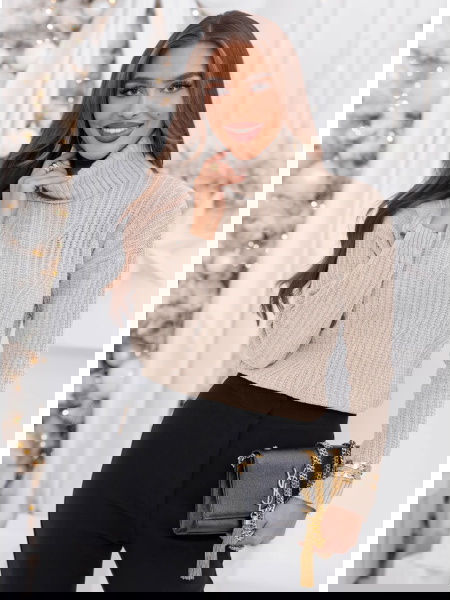 Beżowy sweter z golfem Fembie