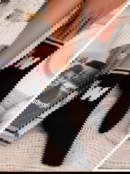 Czarne skarpetki z ozdobnym... 2