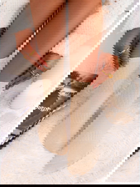 Beżowe damskie skarpetki...