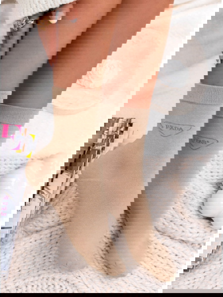 Ciemnobeżowe skarpetki z...