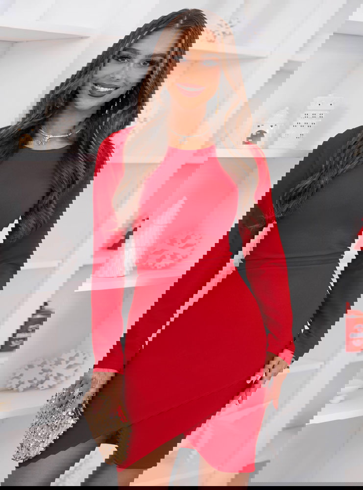 Malinowa dopasowana sukienka...