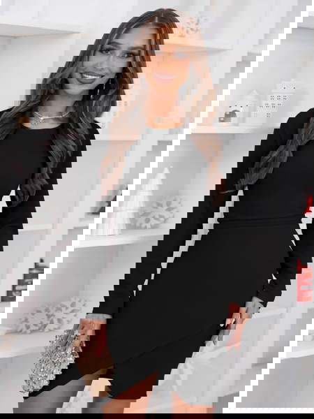 Czarna dopasowana sukienka...