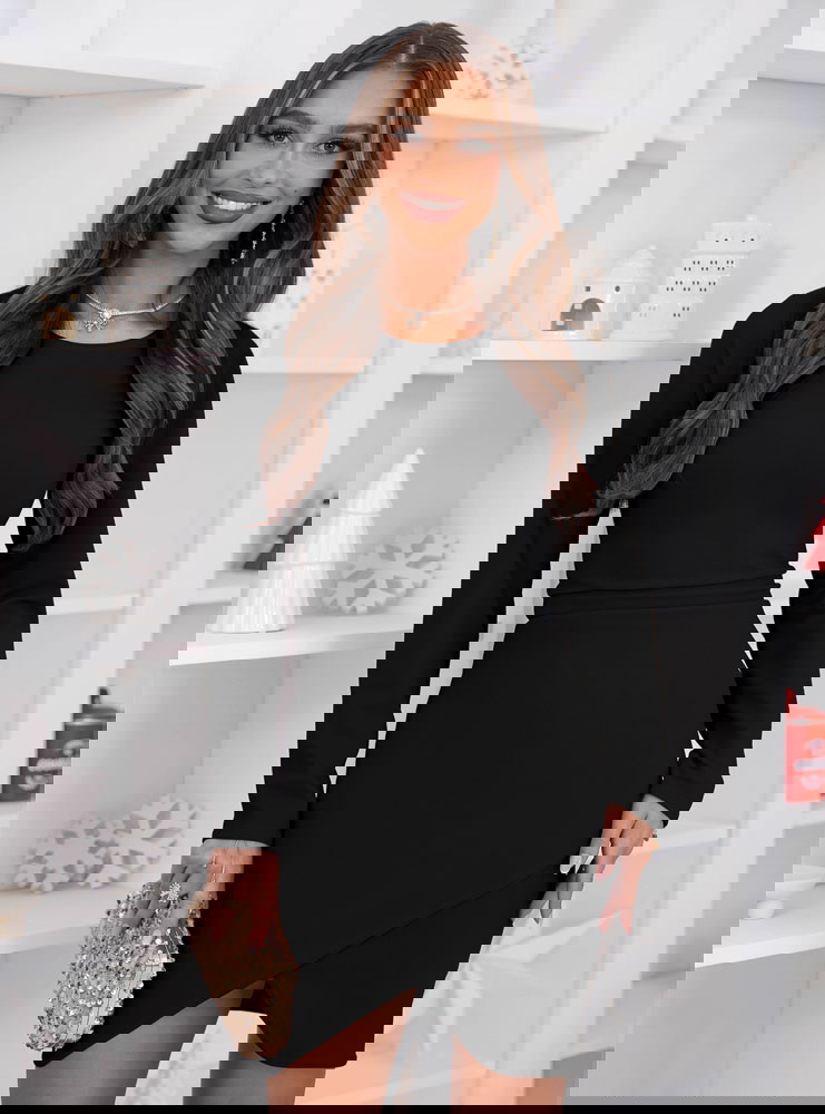 Czarna dopasowana sukienka świąteczna...