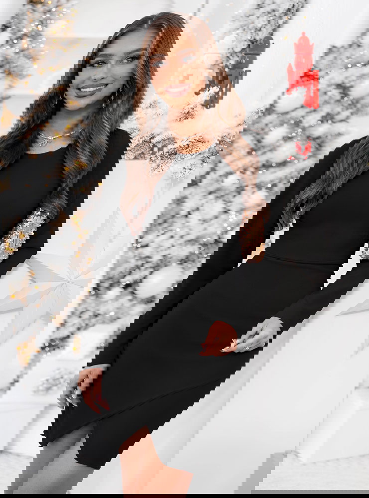 Czarna dopasowana sukienka świąteczna...