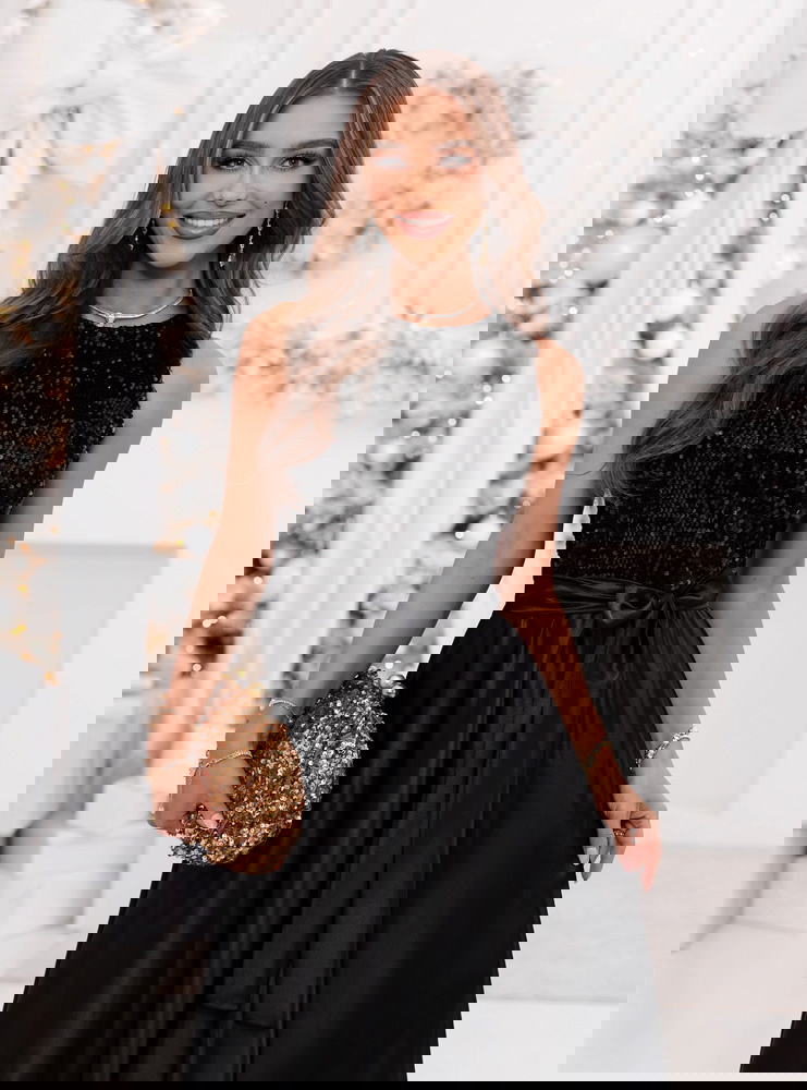 Czarna długa satynowa sukienka na...