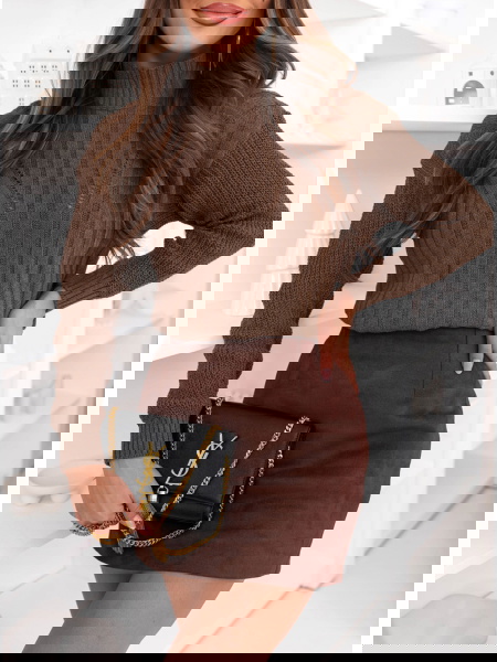 Czekoladowy sweter z golfem...