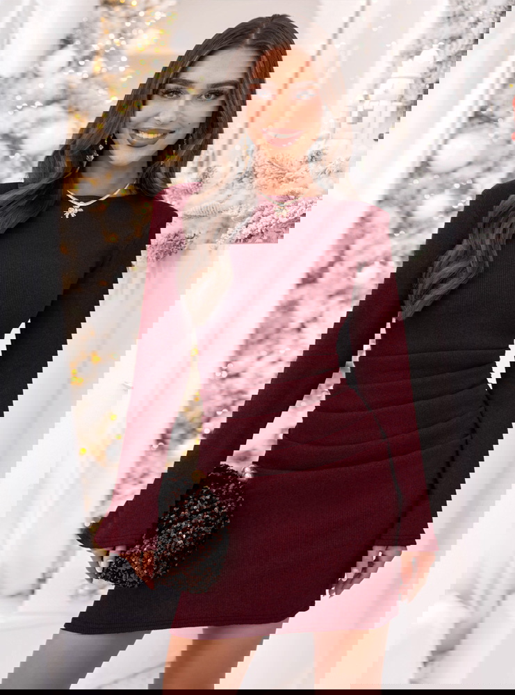 Bordowa prążkowana sukienka mini na...