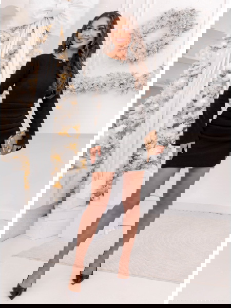 Czarna prążkowana sukienka... 2