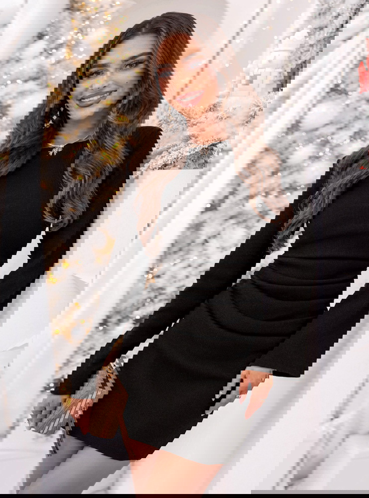 Czarna prążkowana sukienka mini na...