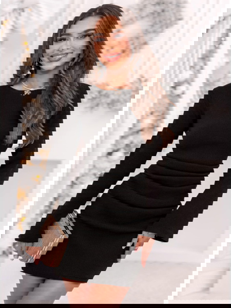 Czarna prążkowana sukienka...