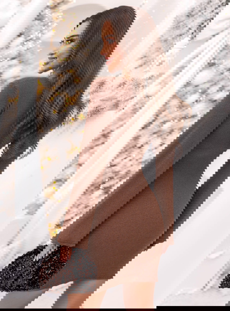 Prążkowana sukienka mini na święta...