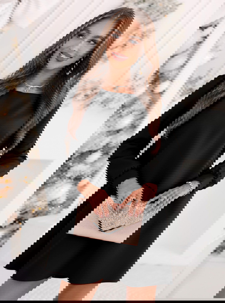 Czarna trapezowa świąteczna sukienka...