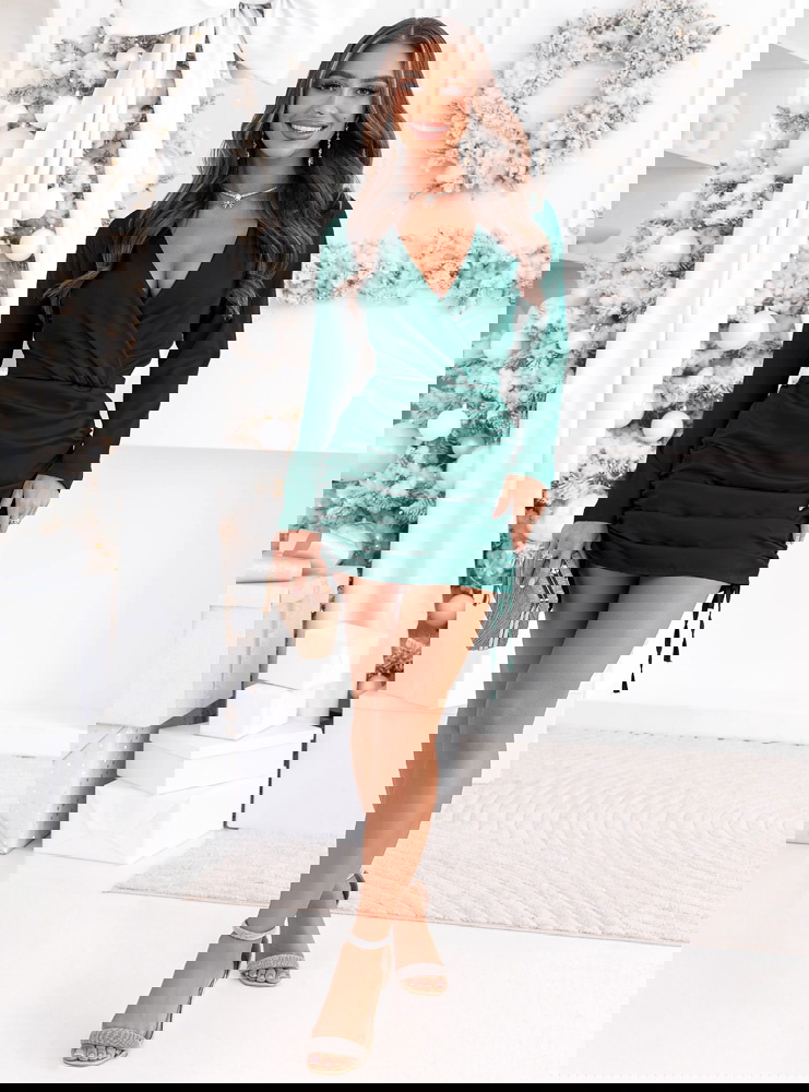 Satynowa sukienka na święta ze...