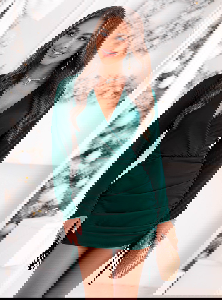 Satynowa sukienka na święta ze...