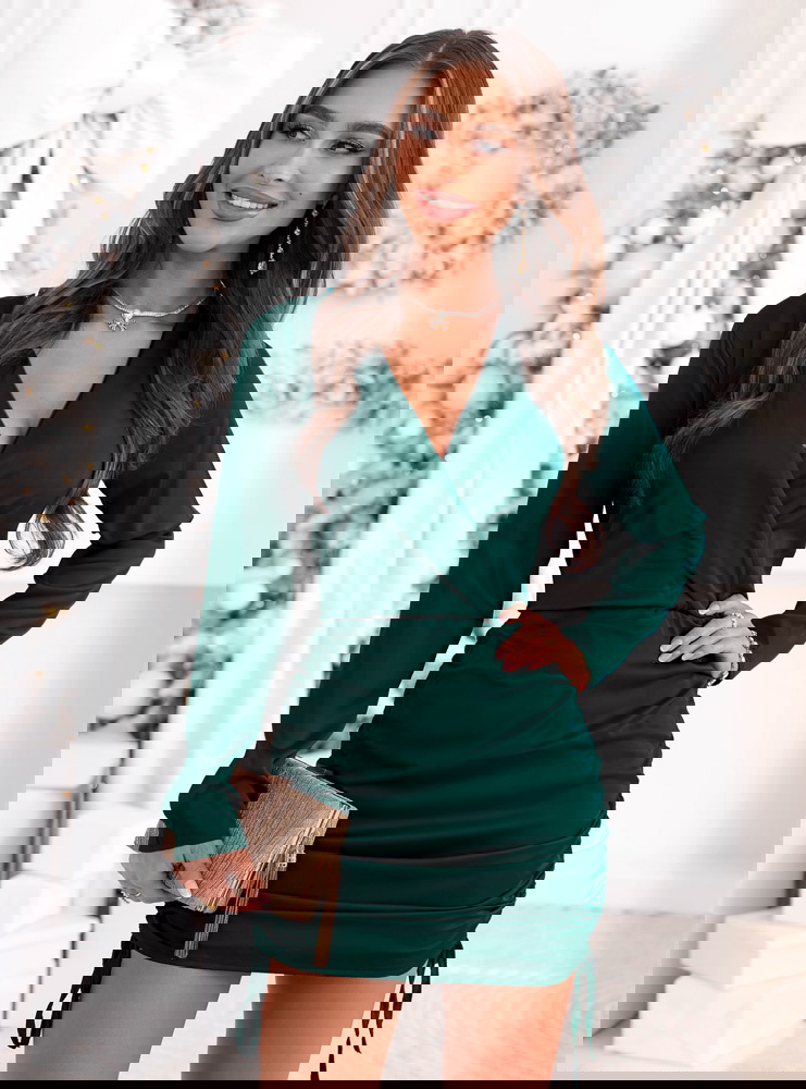 Satynowa sukienka na święta ze...