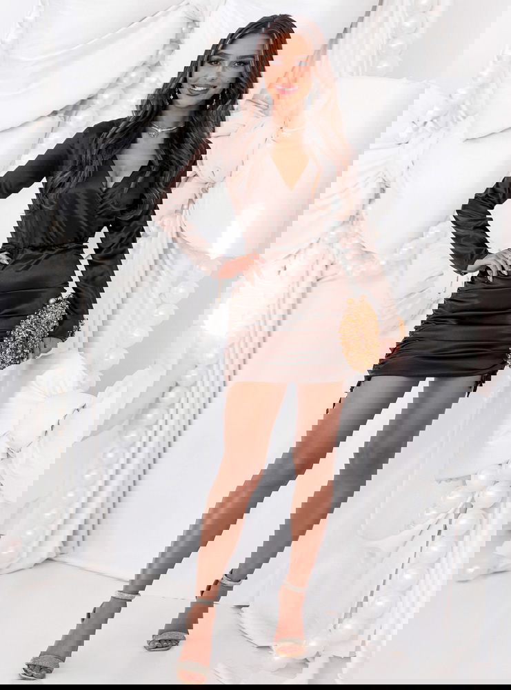 Czekoladowa satynowa sukienka na...