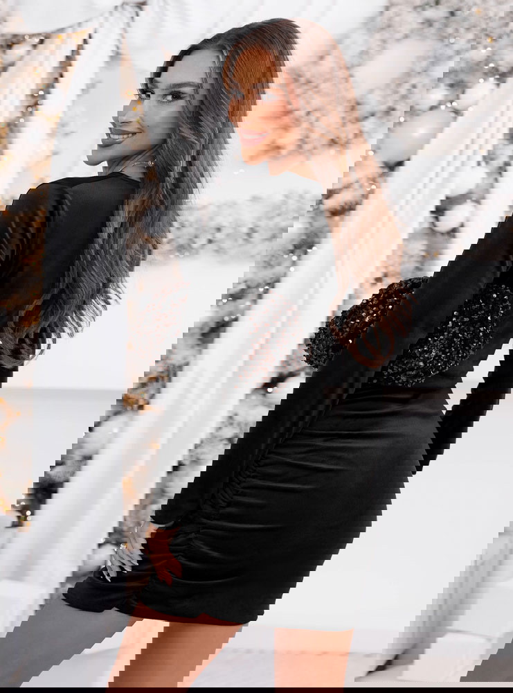 Czarna welurowa sukienka z...