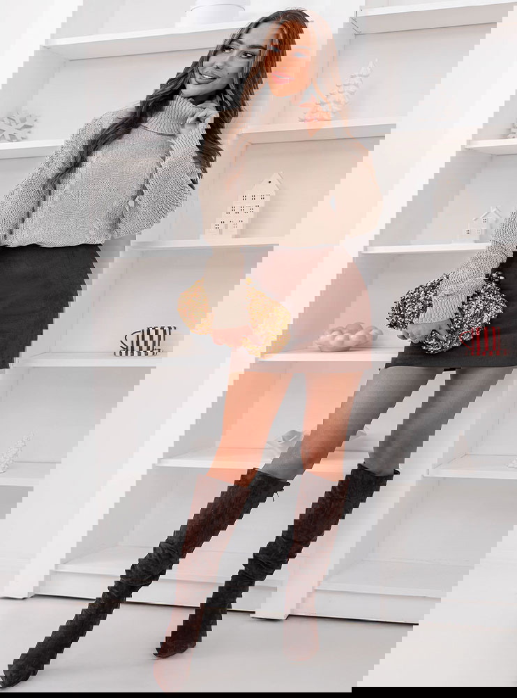 Beżowy sweter z golfem Evilou