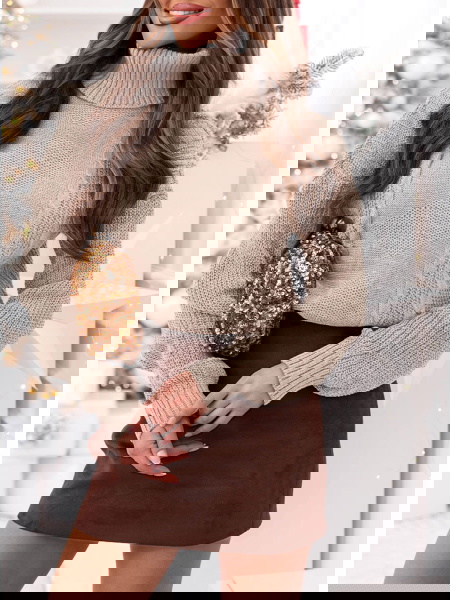 Beżowy sweter z golfem Evilou