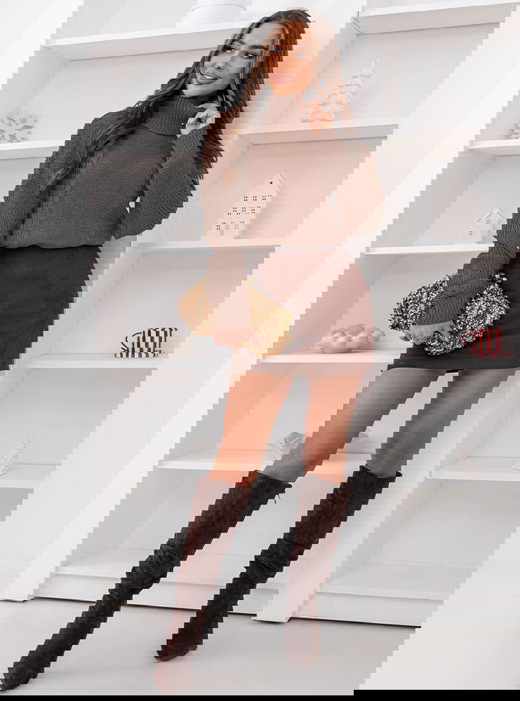 Czekoladowy sweter z golfem Evilou