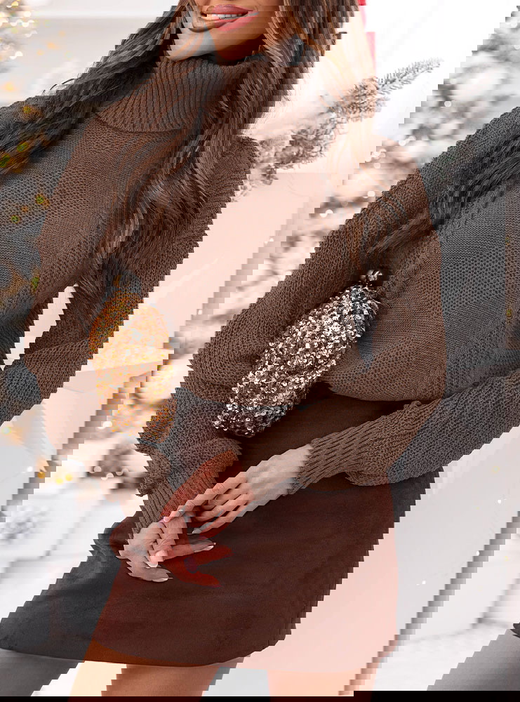 Czekoladowy sweter z golfem Evilou