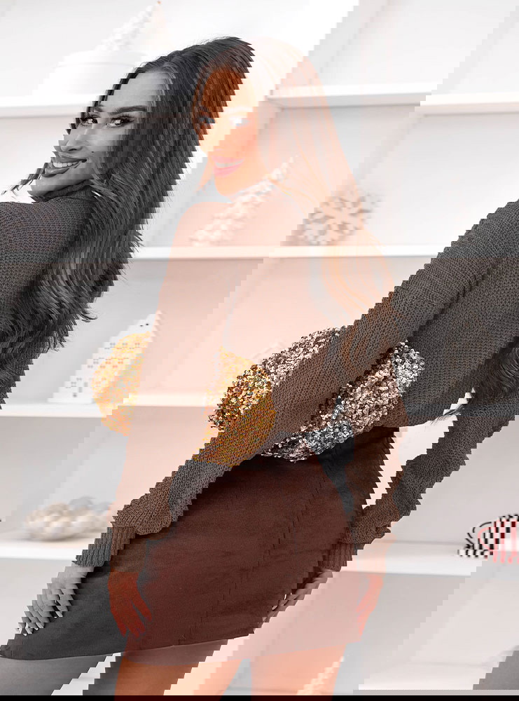 Czekoladowy sweter z golfem Evilou