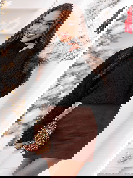 Czarny sweter z golfem Evilou