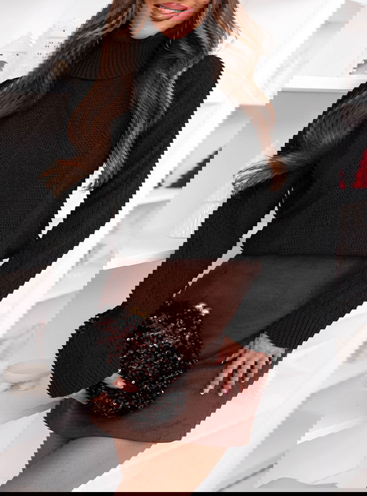 Czarny długi sweter z golfem Mirate