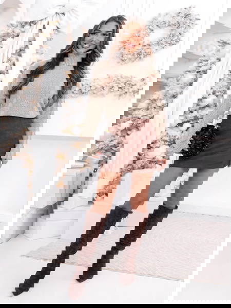 Beżowy długi sweter z...