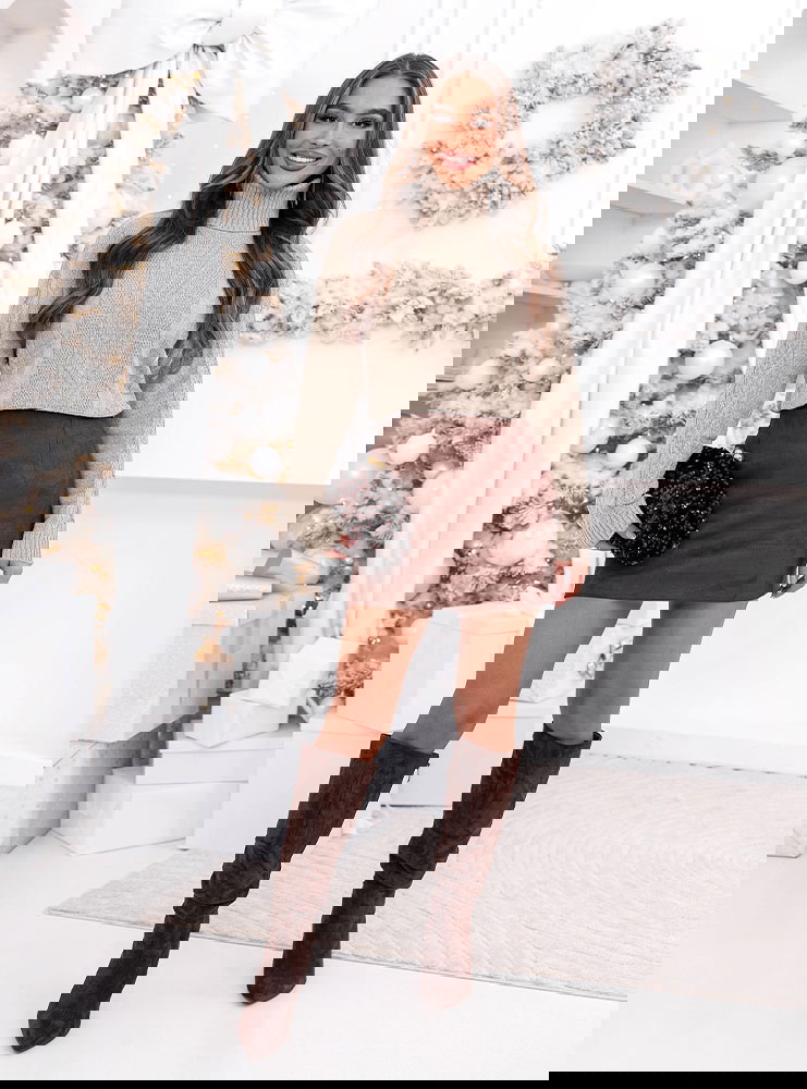 Beżowy długi sweter z golfem Mirate