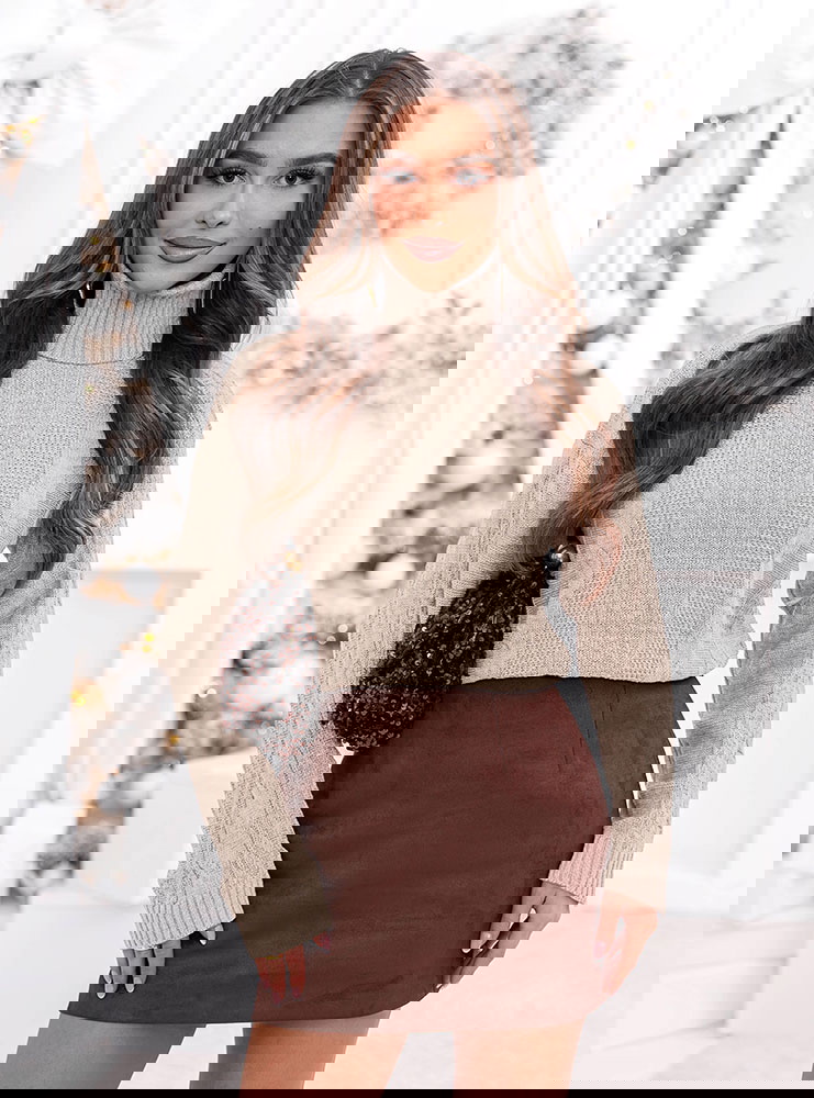 Beżowy długi sweter z golfem Mirate