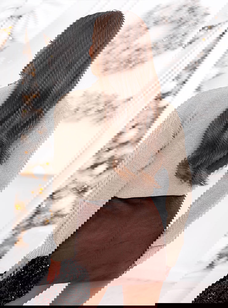 Beżowy długi sweter z golfem Mirate