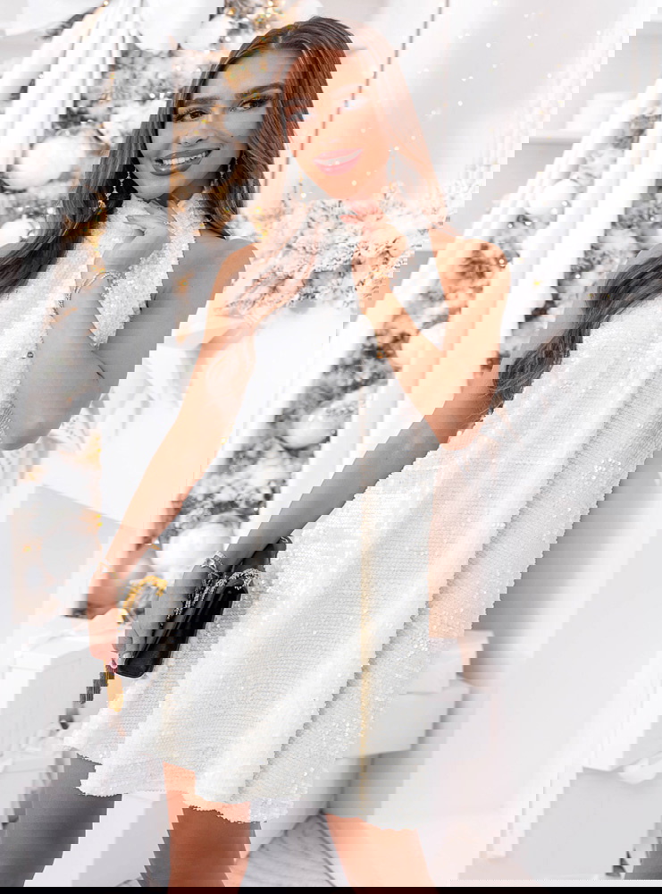 Biała cekinowa sukienka na święta z...