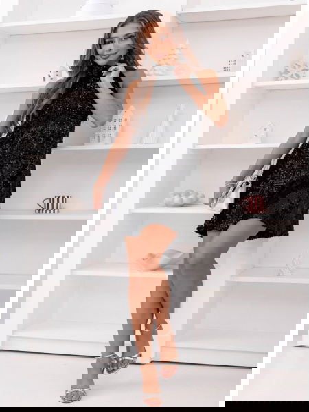 Czarna cekinowa sukienka na... 2